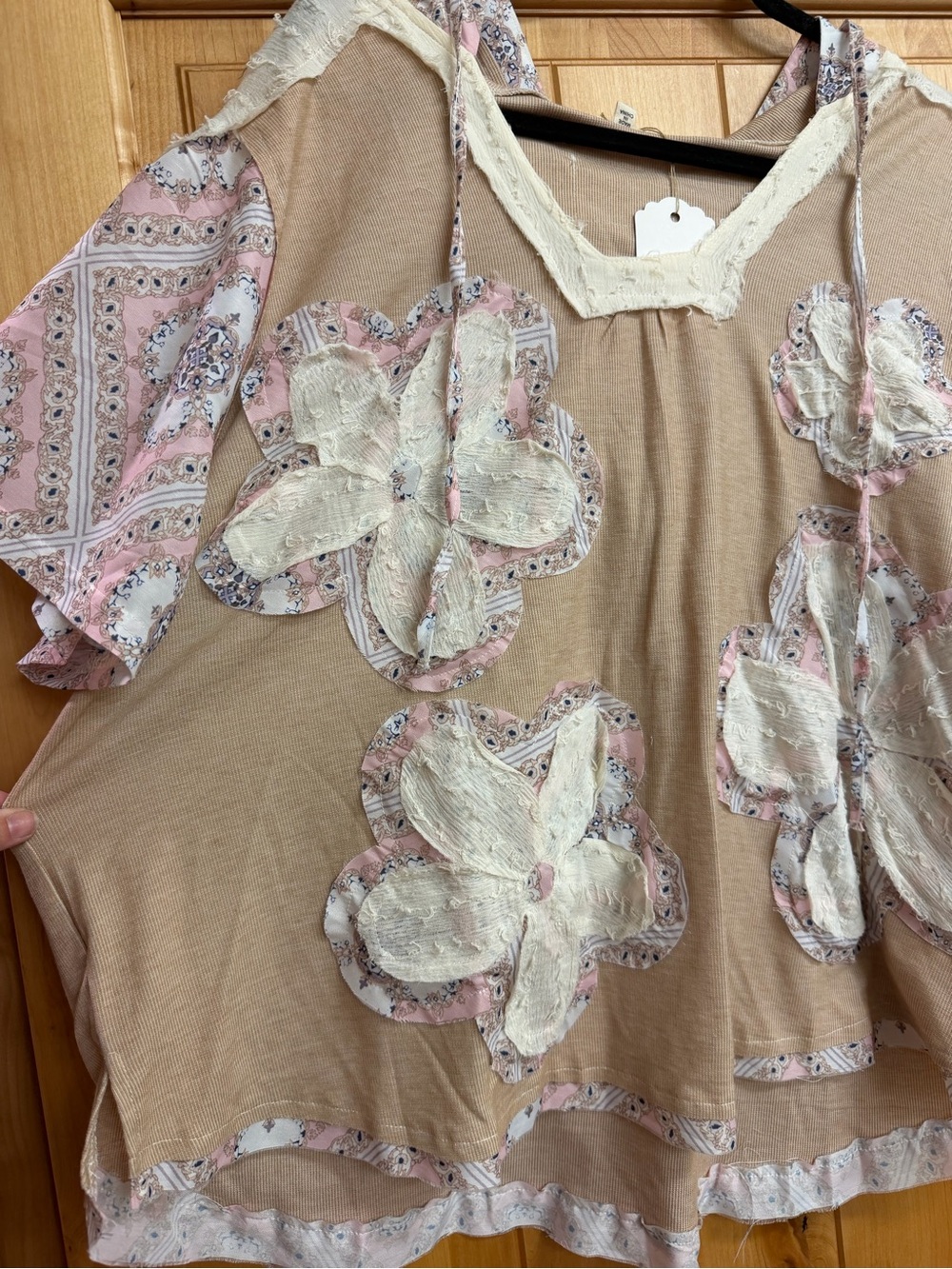 POL Boho Floral Appliqué V-Neck Women's Top - Picture 3 of 8
